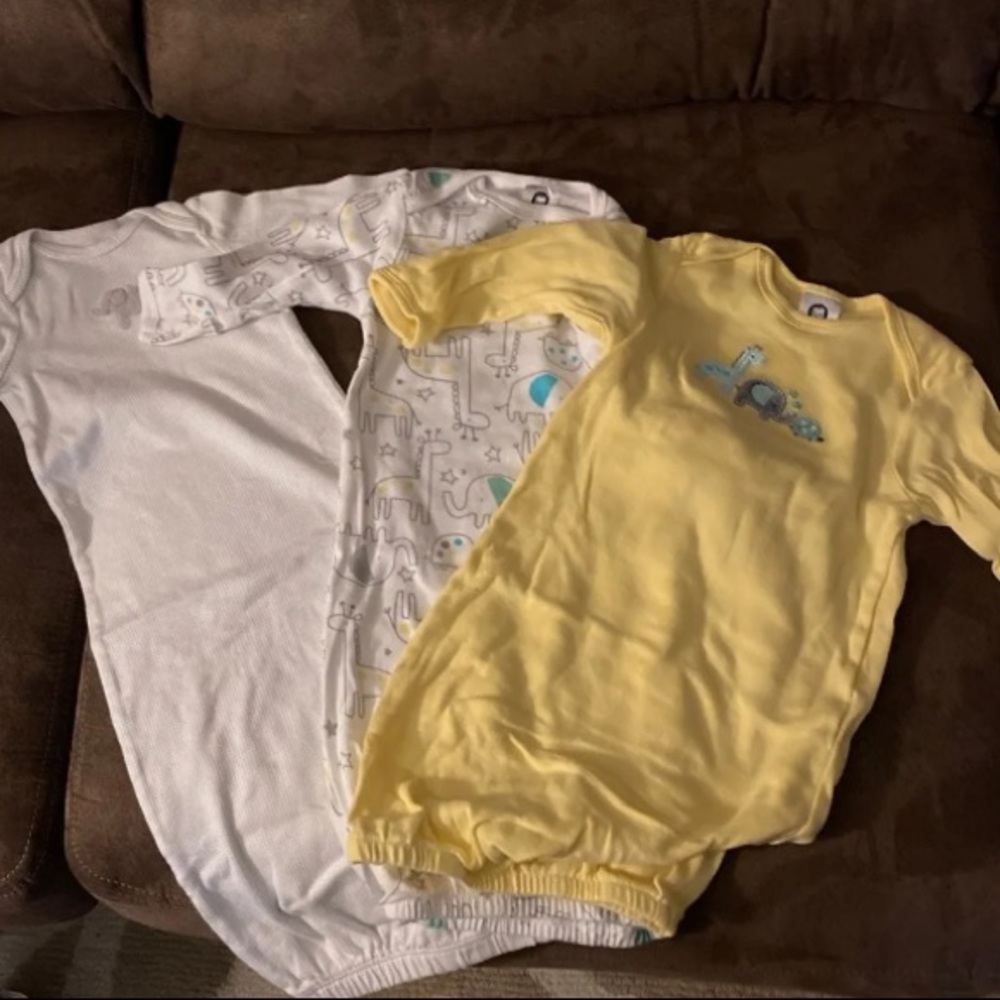 5 pc neutral baby clothes lot/bundle